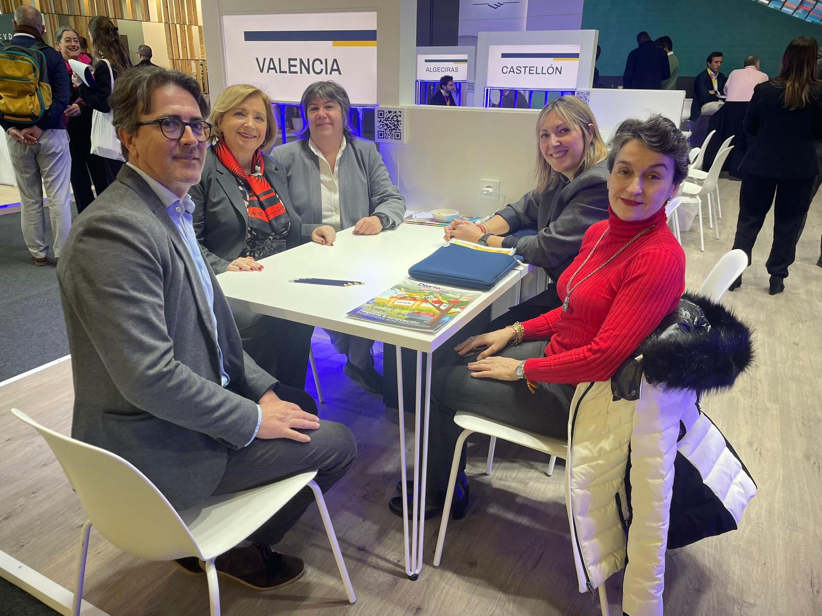 la extensa red de conexiones de valenciaport se une al transporte de productos refrigerados en fruit logistica.