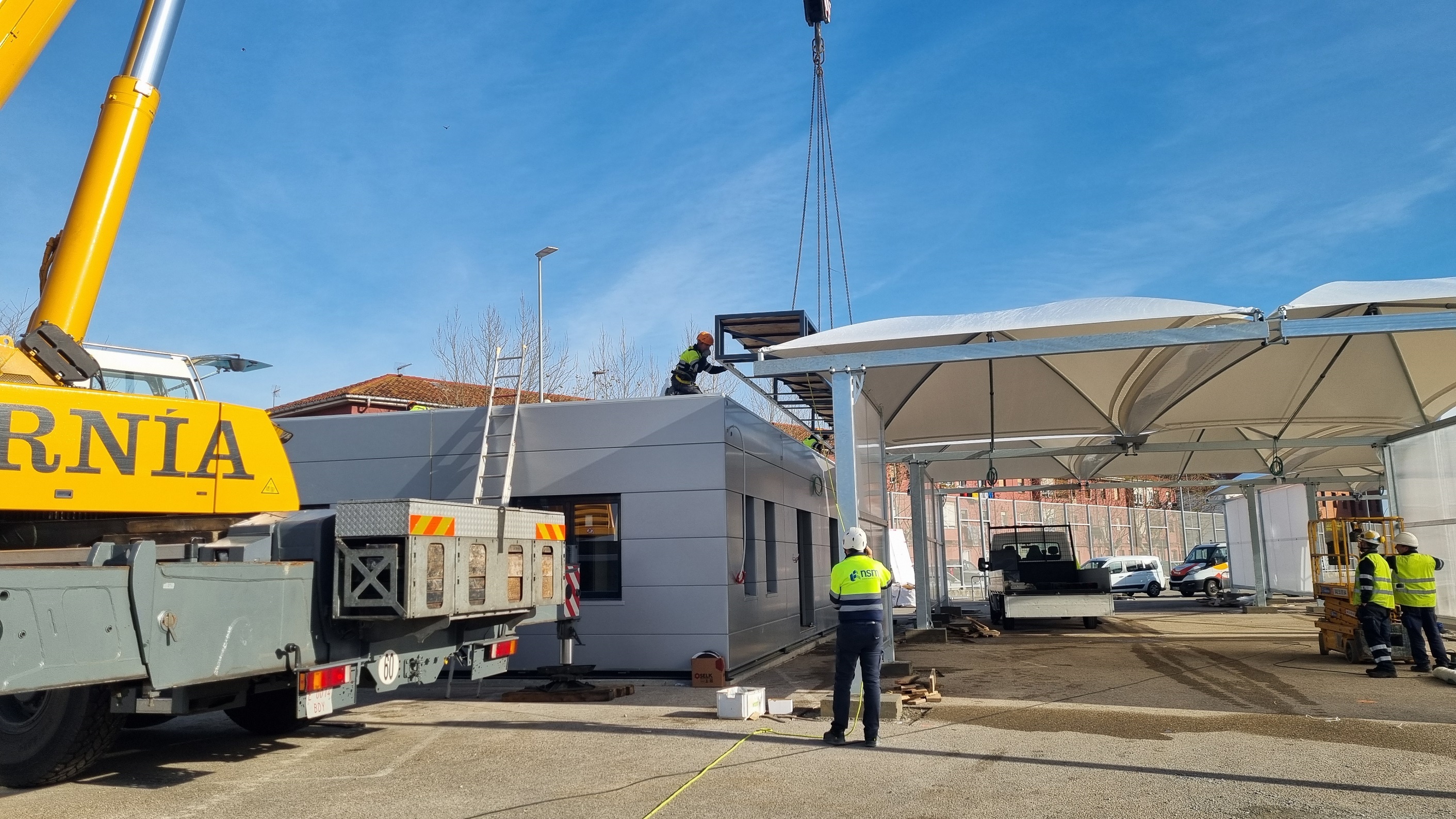la construcción de las instalaciones permanentes de control aduanero en el puerto de santander está llegando a su etapa final.