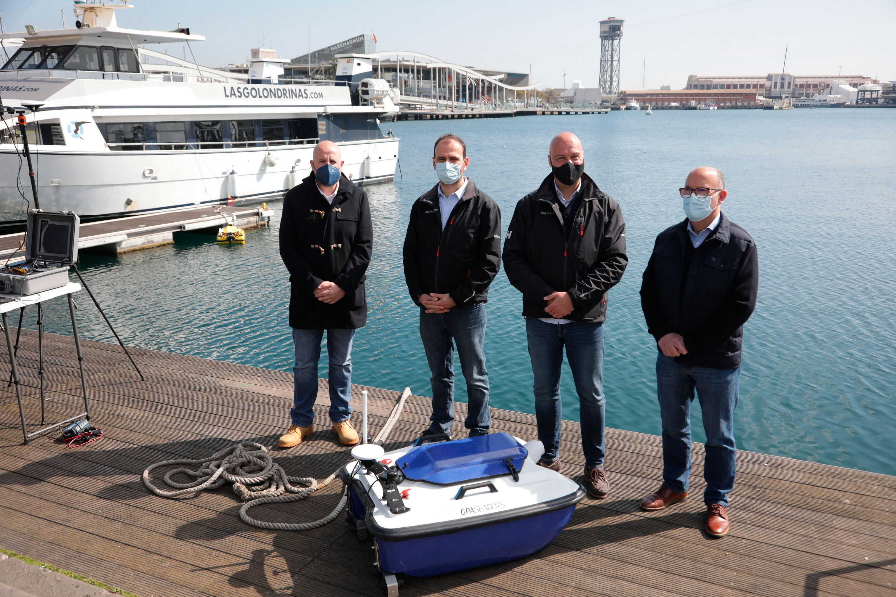 emili alberich, cap de gabinet de la presidència del port de barcelona; pau sarsanedas, cofundador i ceo del grup empresarial gpainnova,; pau guasch, cofundador i manager de gpaseabots; i el cap de medi ambient del port de barcelona, jordi vila. 