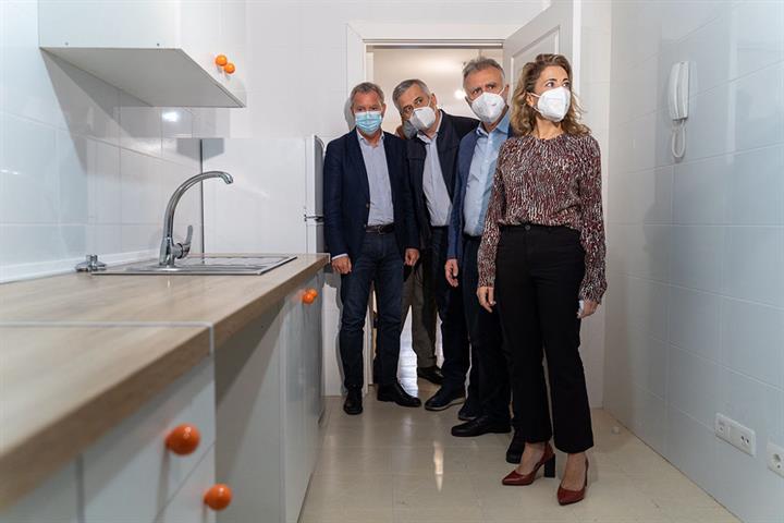 raquel sánchez visita las primeras viviendas para los damnificados por el volcán de la palma con colaboración del gobierno de españa