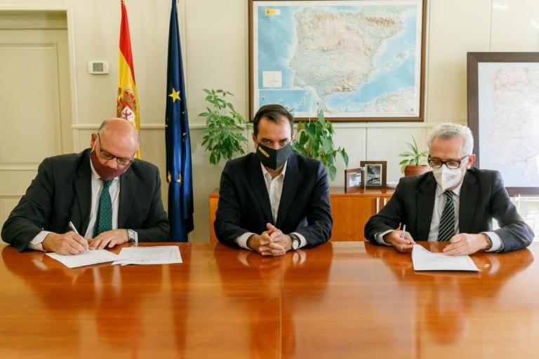 mitma y la fundación centro tecnológico de automoción de galicia firman un protocolo de i+d+i para adaptar la carretera al vehículo autónomo y conectado