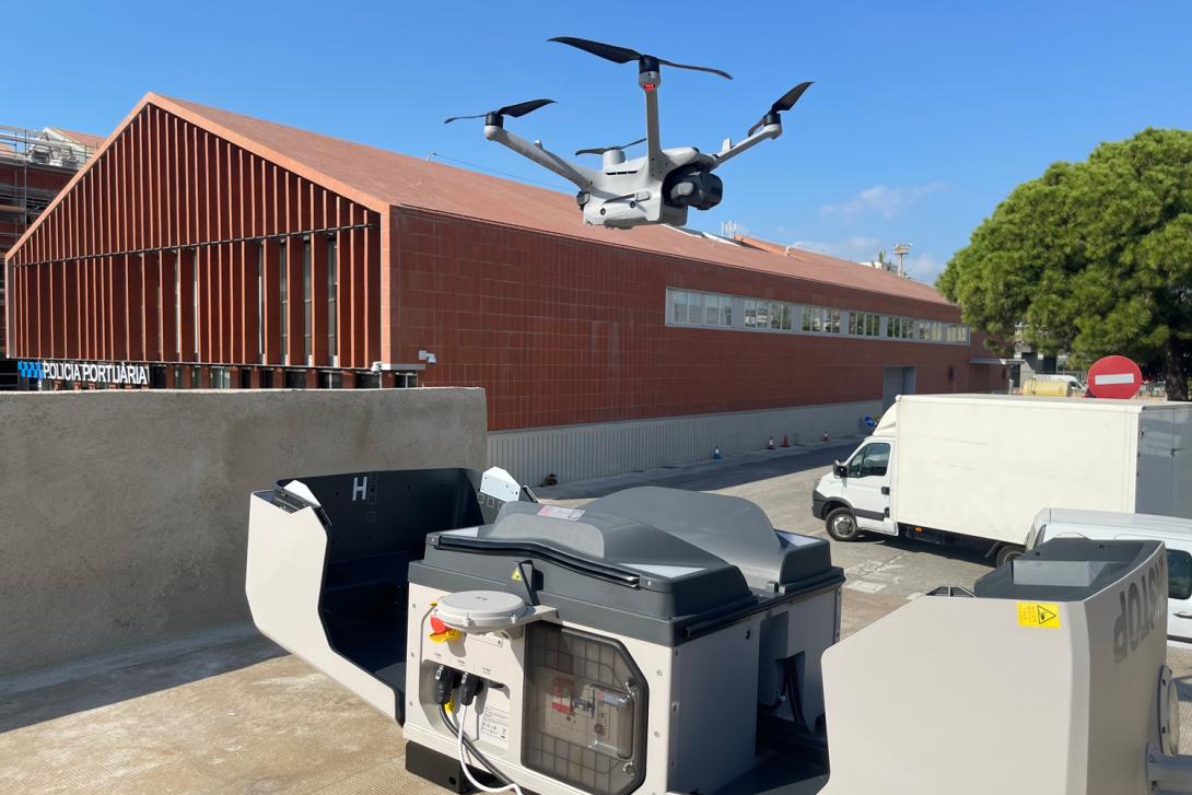 el “nido” es una estación fija que cobija el dron, permitiendo que esté siempre disponible para volar de forma inmediata.