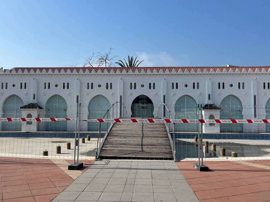 portcastelló comienza la renovación de la fuente del edificio moruno.