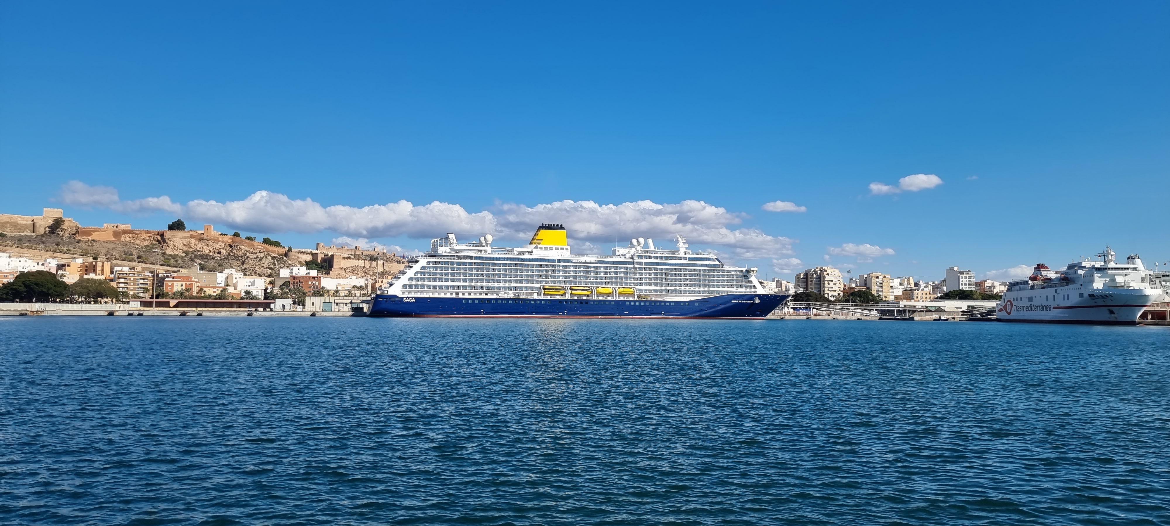 el spirit of discovery despide la temporada de cruceros en el puerto de almería