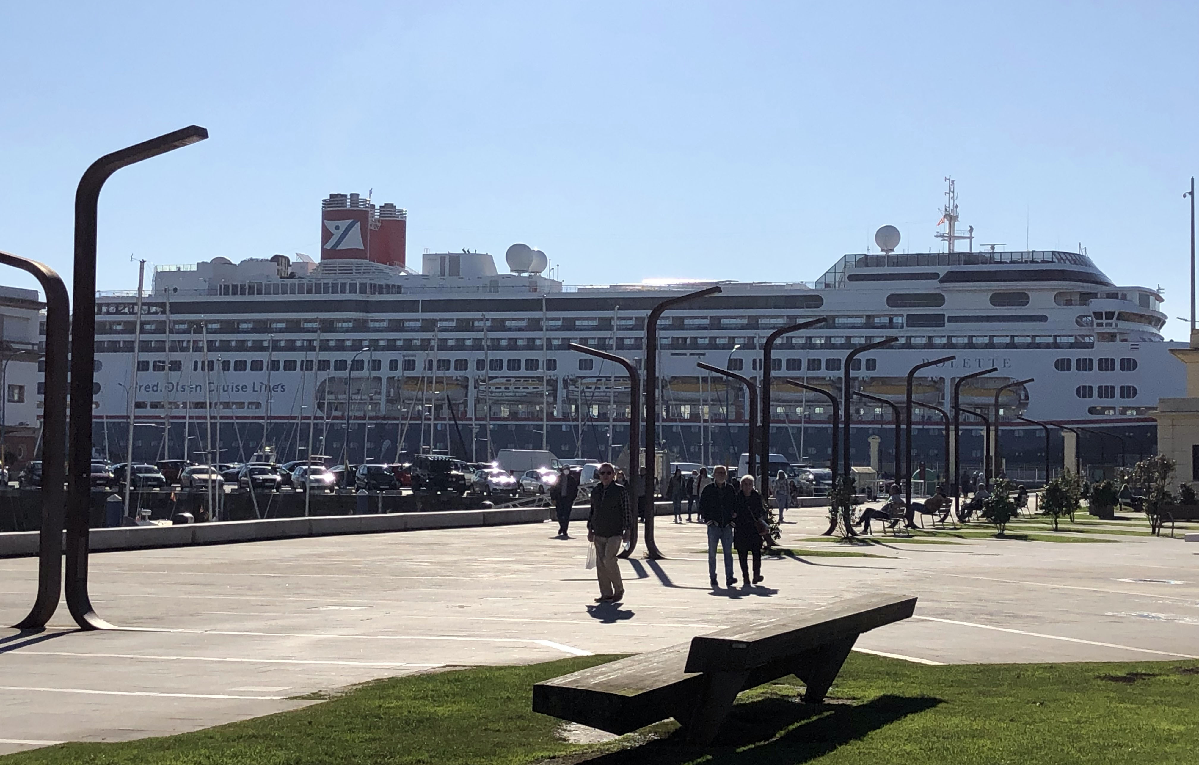 el puerto de  coruña recibirá 170 escalas de cruceros en 2022, un 42% más que su récord histórico de 120 buques en 2017