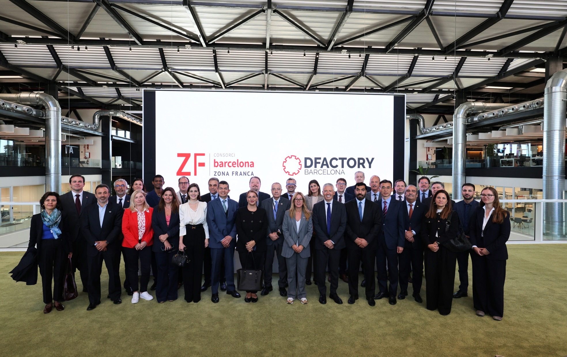 El CZFB seduce al cuerpo consular: Barcelona quiere liderar la mayor revolución industrial 4.0 del mundo