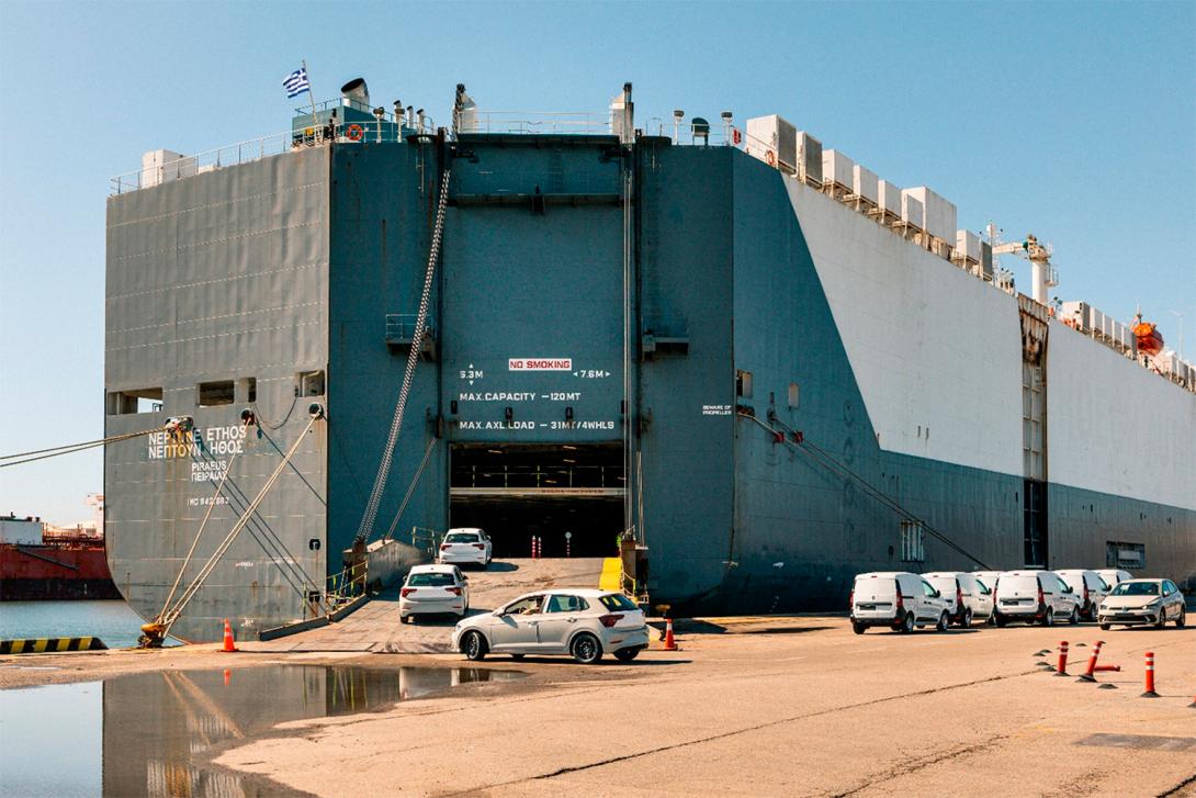 El tráfico de automóviles acelera en el Port de Barcelona: +4,6% hasta octubre y un impulso clave de las importaciones