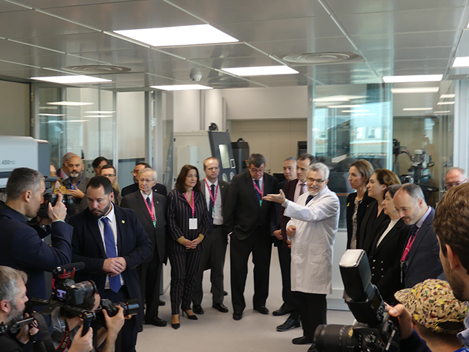 el ministro pedro duque inaugura 3d factory incubator en el consorci de la zona franca