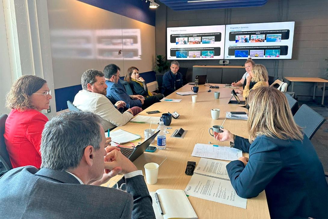 la delegación durante una reunión de trabajo del port de barcelona la delegación durante una reunión de trabajo del port de barcelona