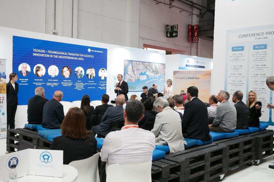 el stand del port de barcelona en el sil  el stand del port de barcelona en el sil