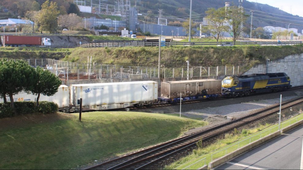 el ferrocarril demanda reducir los cánones para mercancías en la red de alta velocidad