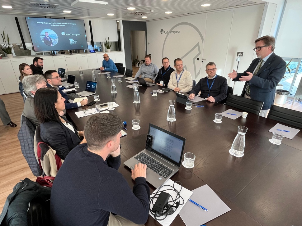 junta directiva de ticsud, celebrada en las instalaciones del puerto de tarragona.