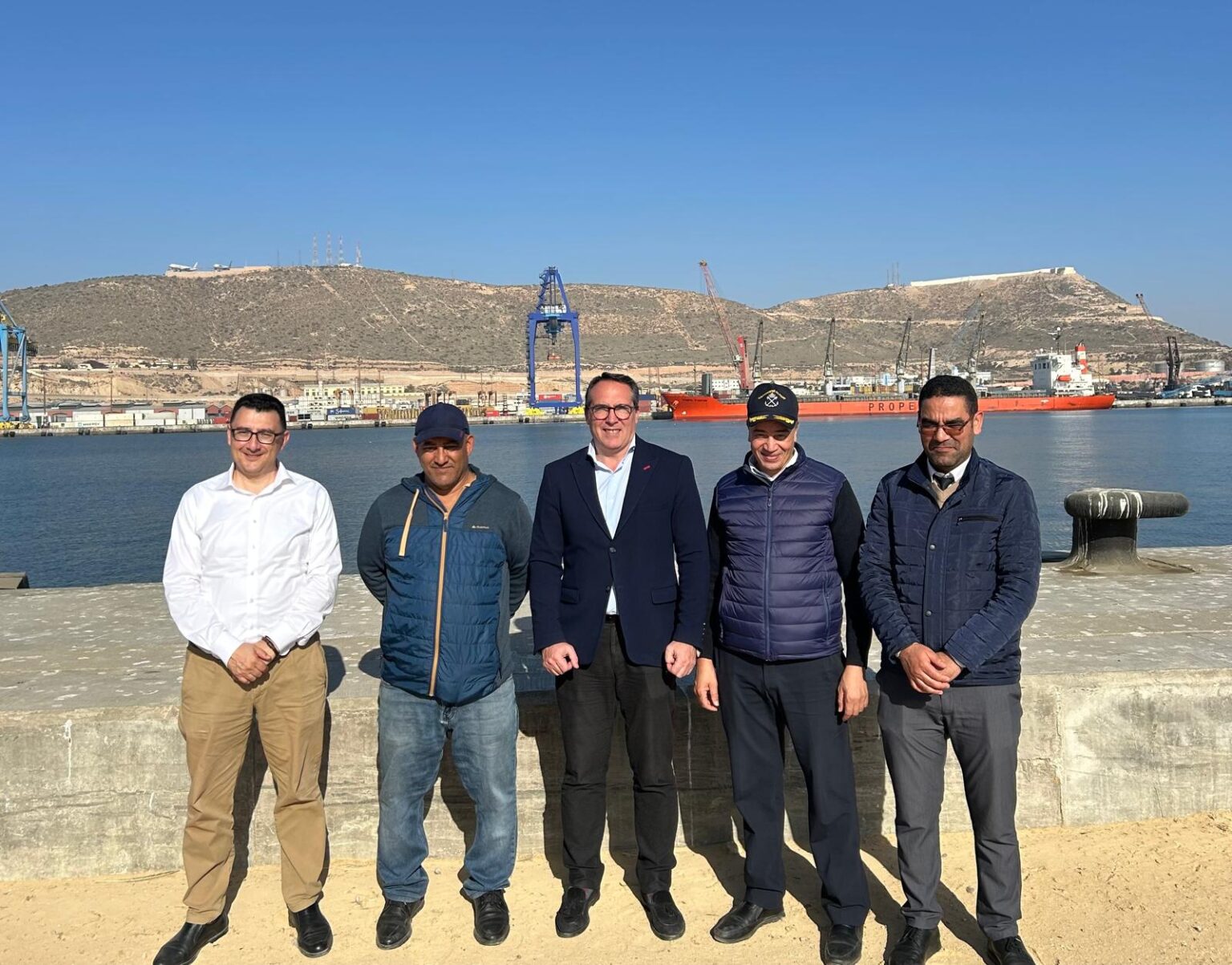 manuel garcía y rubén ibáñez, director y presidente de portcastelló, con representantes del puerto de agadir.