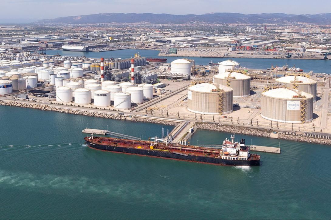 Los graneles sostienen el crecimiento del Port de Barcelona mientras el contenedor se estanca