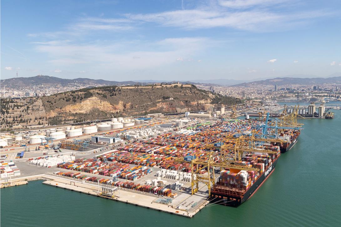 contenedores de importación y vehículos impulsan el tráfico de mercancías en el port de barcelona
