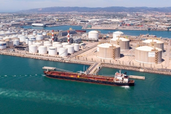 muelle de la energia del port de barcelona.
