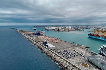 el port de barcelona está desplegando de manera progresiva los sistemas ops a las diferentes terminales del muelle adossat de manera que todas ellas estén electrificadas.