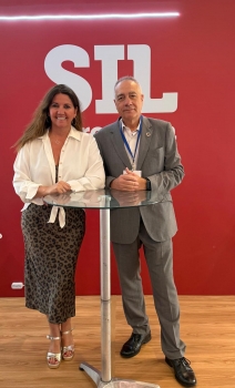 pere navarro y blanca sorigué presentando sil en el congreso de fitac