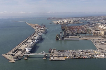 vista general del port de barcelona.