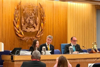 la directora de relaciones institucionales del port de barcelona, ingrid boqué, durante su intervención a la 50ª sesión del comité de facilitación (fal50) del omi.