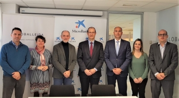 firma acuerdo de colaboración de microbank y globallleida