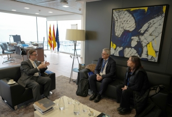 el puerto de tarragona y el icaen están estudiando estrategias conjuntas para fomentar la descarbonización en el puerto.