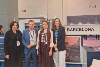 de izquierda a derecha, mar pérez, jefa de cruceros; josé maría rovira, director de operaciones marítimas; carla salvadó, subdirectora general de comercial y gemma gràcia, cruise manager, en el seatrade miami.