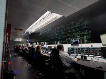 adif licita la instalación de un nuevo videowall en el centro de regulación de circulación de barcelona (crc)