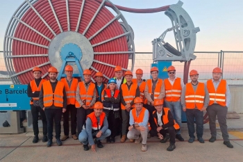los miembros del grupo de trabajo sobre sistemas ops de la pianc durante su visita al ops de best.