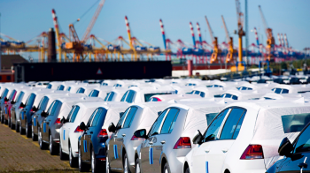 la producción de vehículos en españa continúa en caída libre y lastra la exportación