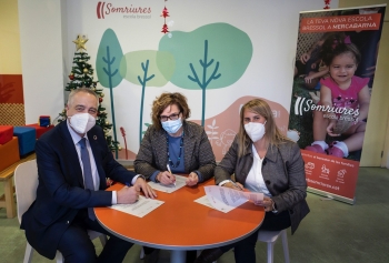 el consorci de la zona franca de barcelona firma un acuerdo para el uso de la escuela infantil somriures de mercabarna