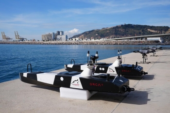 el port de barcelona está llevando a cabo pruebas con una flota de drones tanto aéreos como acuáticos para optimizar la seguridad y la eficiencia en la gestión de sus operaciones.