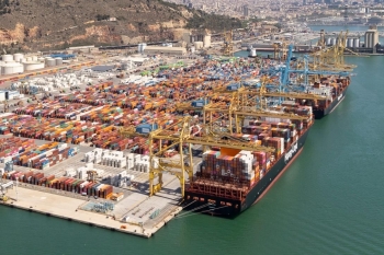 terminal de contenedores del port de barcelona