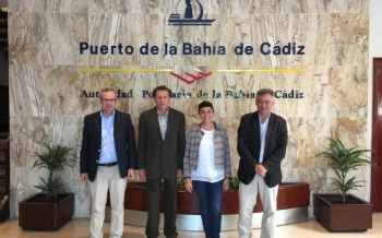 visita de la directora de la agencia pública de puertos de andalucía al puerto de la bahía de cádiz